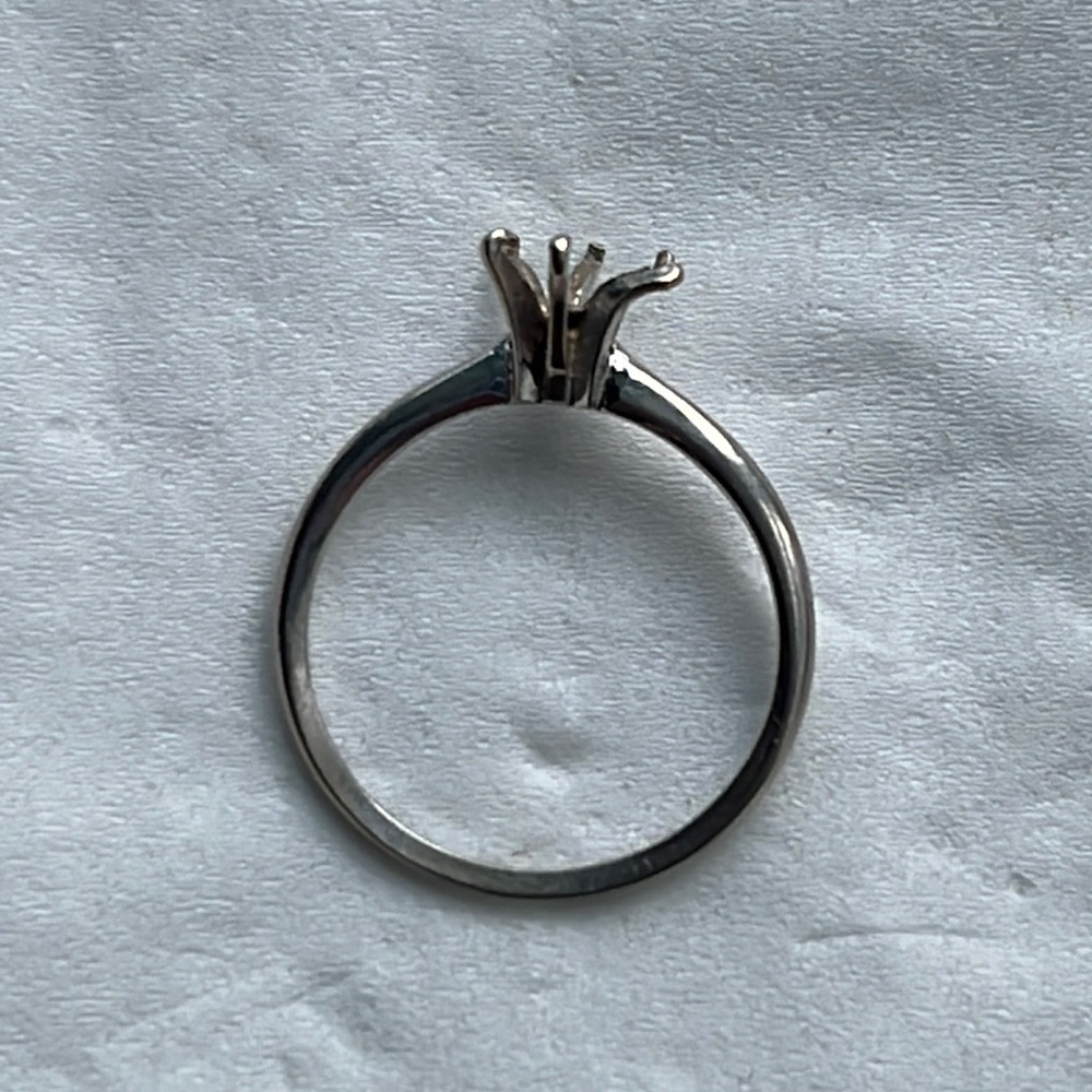 Diamond solitaire mounting - 14k white gold